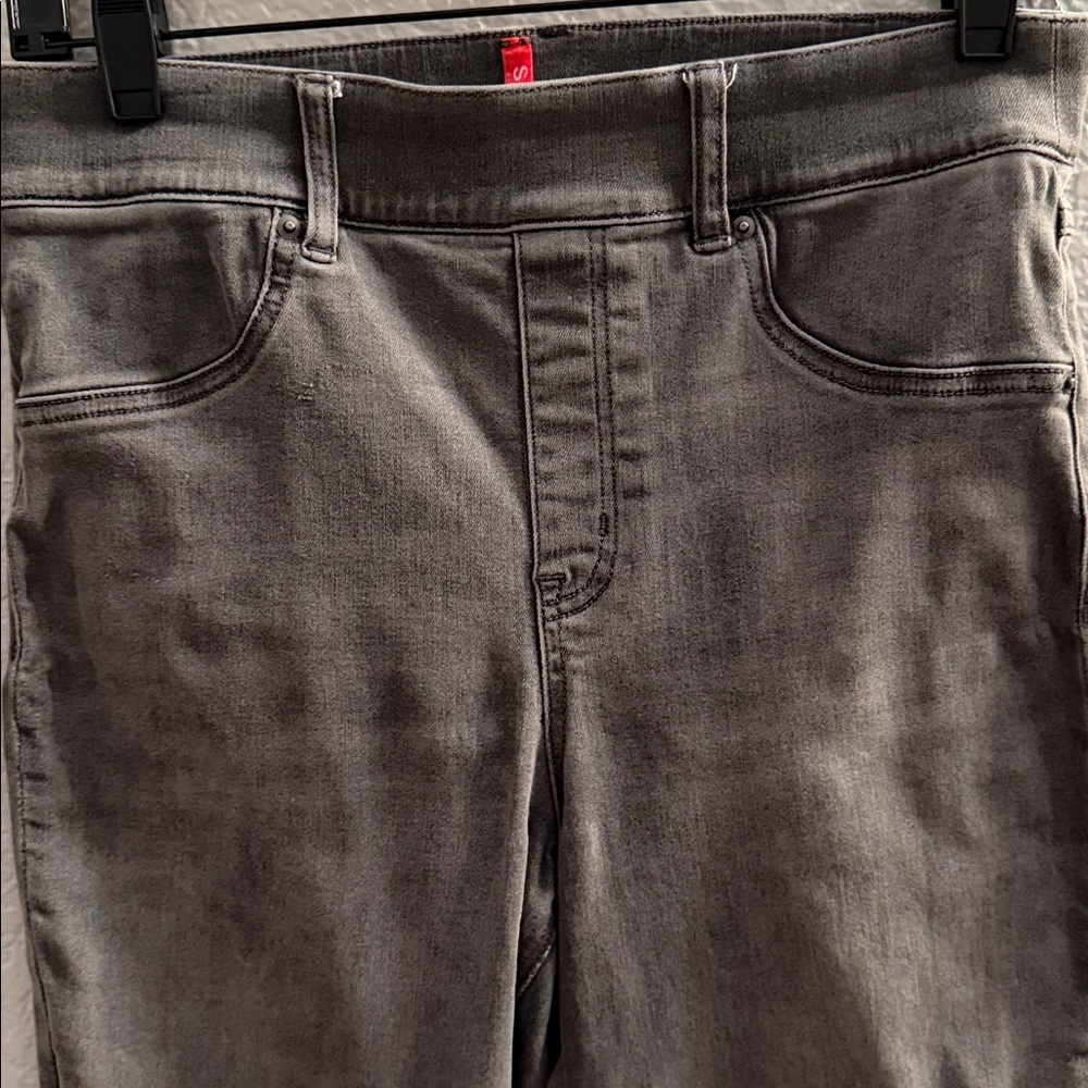 SPANX VINTAGE GREY DISTRESSED JEANS SIZE MEDIUM - Picture 4 of 8